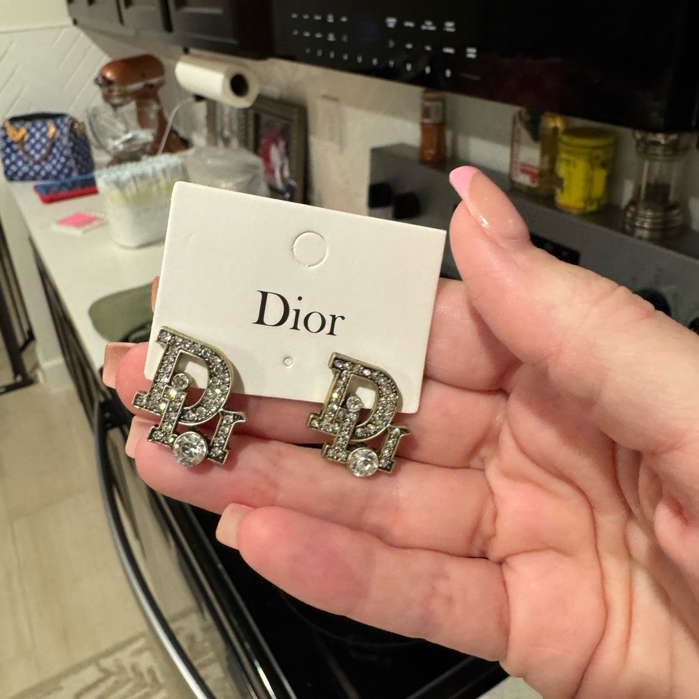 Stud Earrings - Silver
